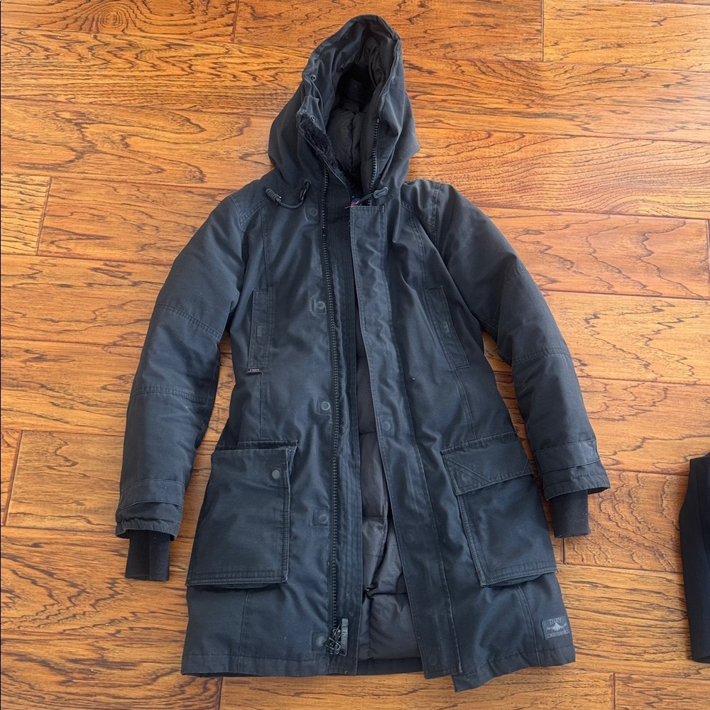 TNA Black Parka Aritzia - Picture 1 of 2